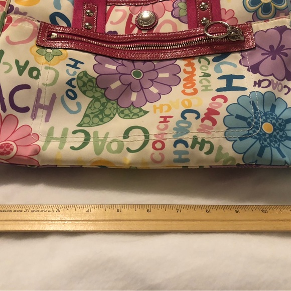 Coach handbag perfect for spring - Picture 8 of 16